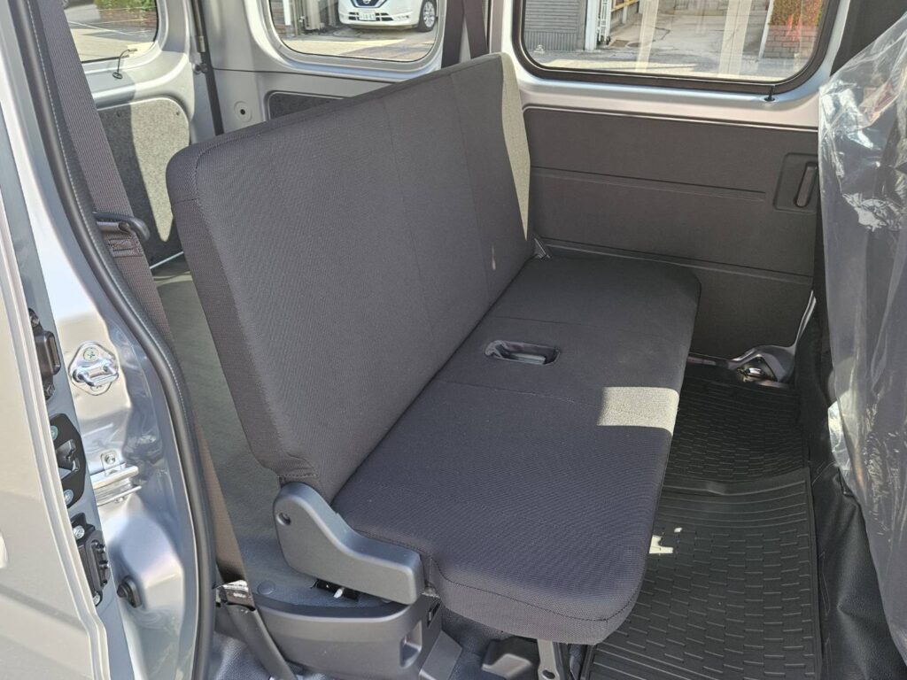 ダイハツ・ハイゼットカーゴ　後部座席