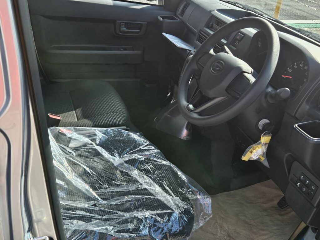 ダイハツ・ハイゼットカーゴ　DX 運転席