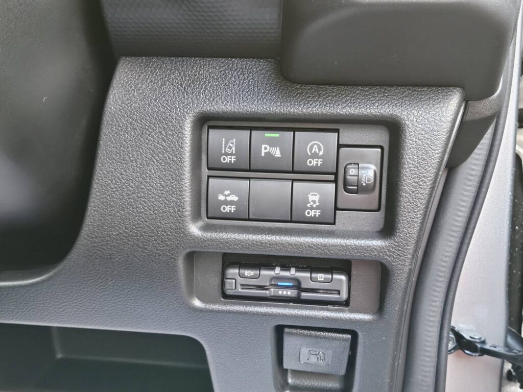 スズキ ハスラータフワイルド4WD スイッチ周り