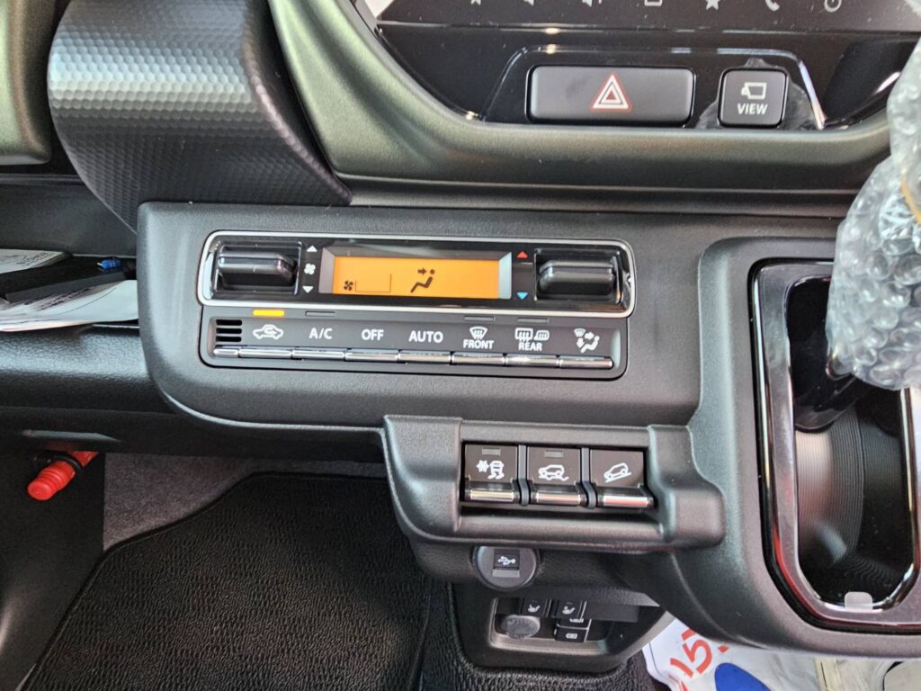 スズキ ハスラータフワイルド4WD エアコンスイッチ周り