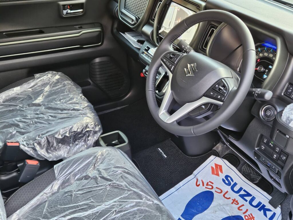 スズキ ハスラータフワイルド4WD 運転席