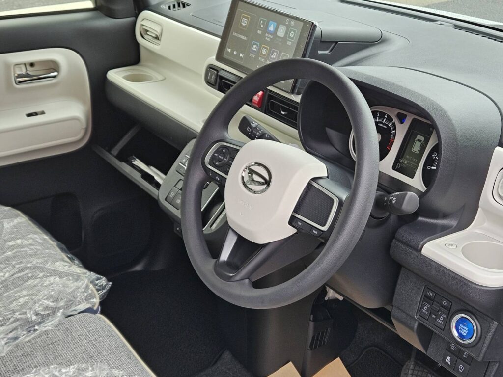 ムーヴキャンバス　ストライプスG ハンドル周り